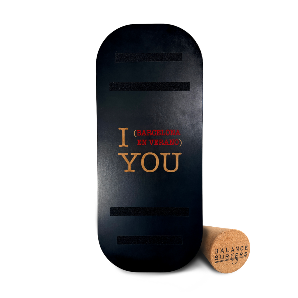 Balance Board artesanal en color negro con tipografía minimalista modelo Barcelona - Surfers Edición Minimal
